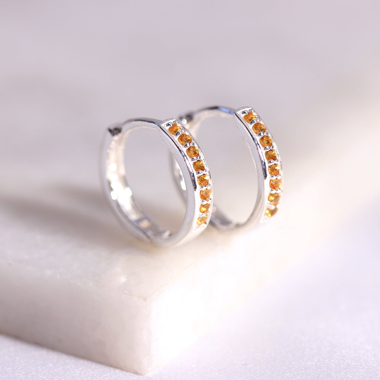 Sterling sølv Citrine CZ Pave 15 mm Huggie Hoop øredobber