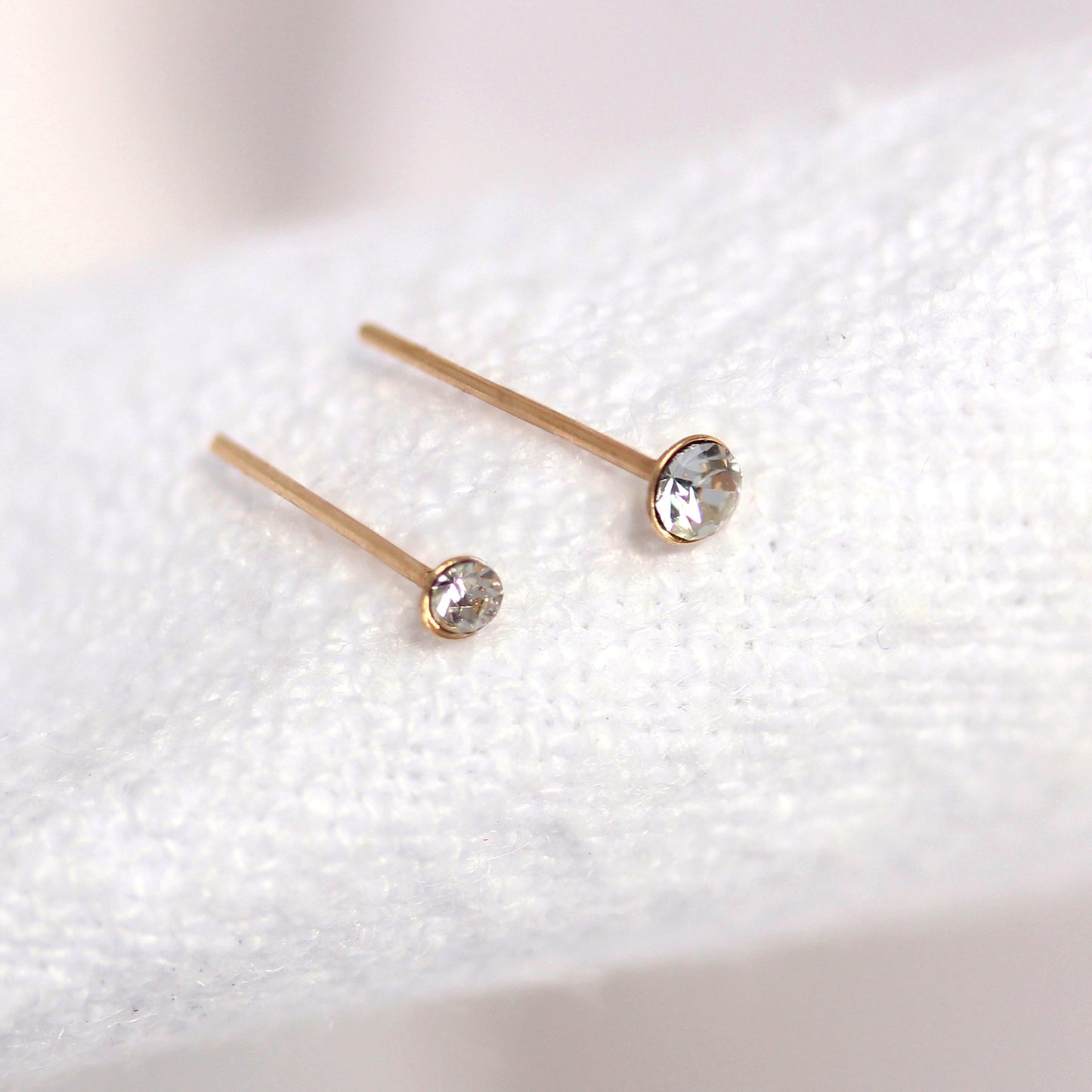 9ct Yellow Gold Clear CZ Straight Nose Stud