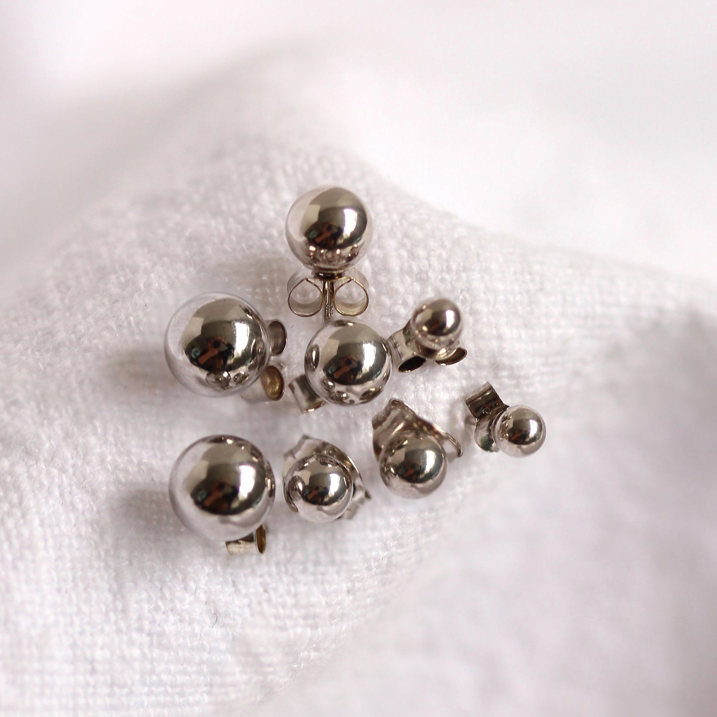 9ct White Gold Ball Stud Earrings