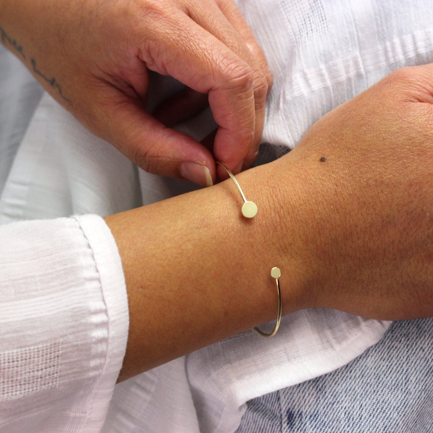 9ct Gold Engravable Oval Bangle